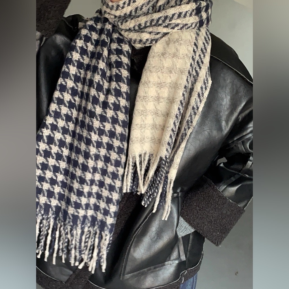 Korean style Black and Cream Houndstooth Scarf